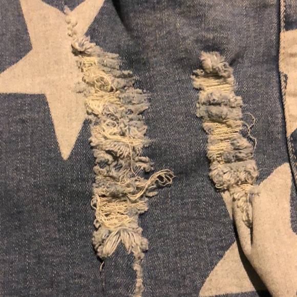 Super cute star denim jean shorts. Size L. - Picture 3 of 6